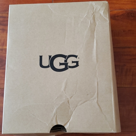 Uggs shoes - Picture 2 of 3